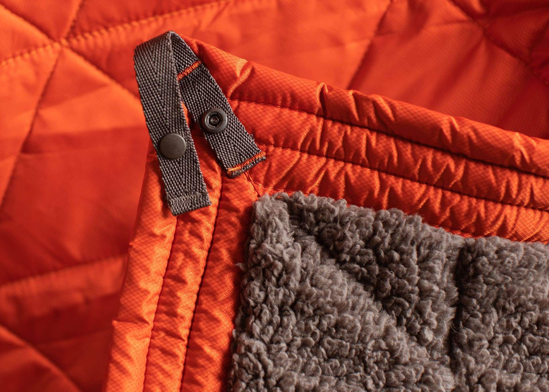 KMK-MountainBlanket-3-Ember-min_f1568f45-8e68-429c-be61-7d3f703a7d8e.jpg